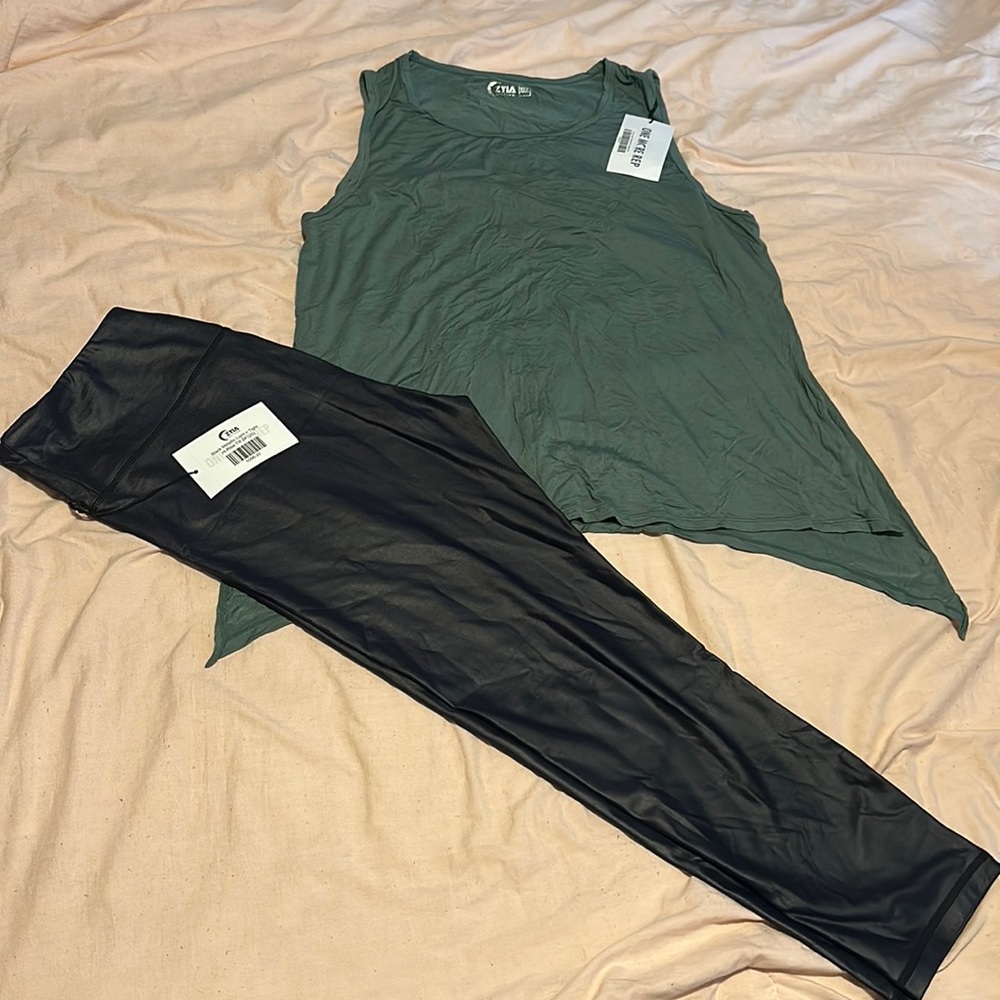 ZYIA black metallic legging outfit